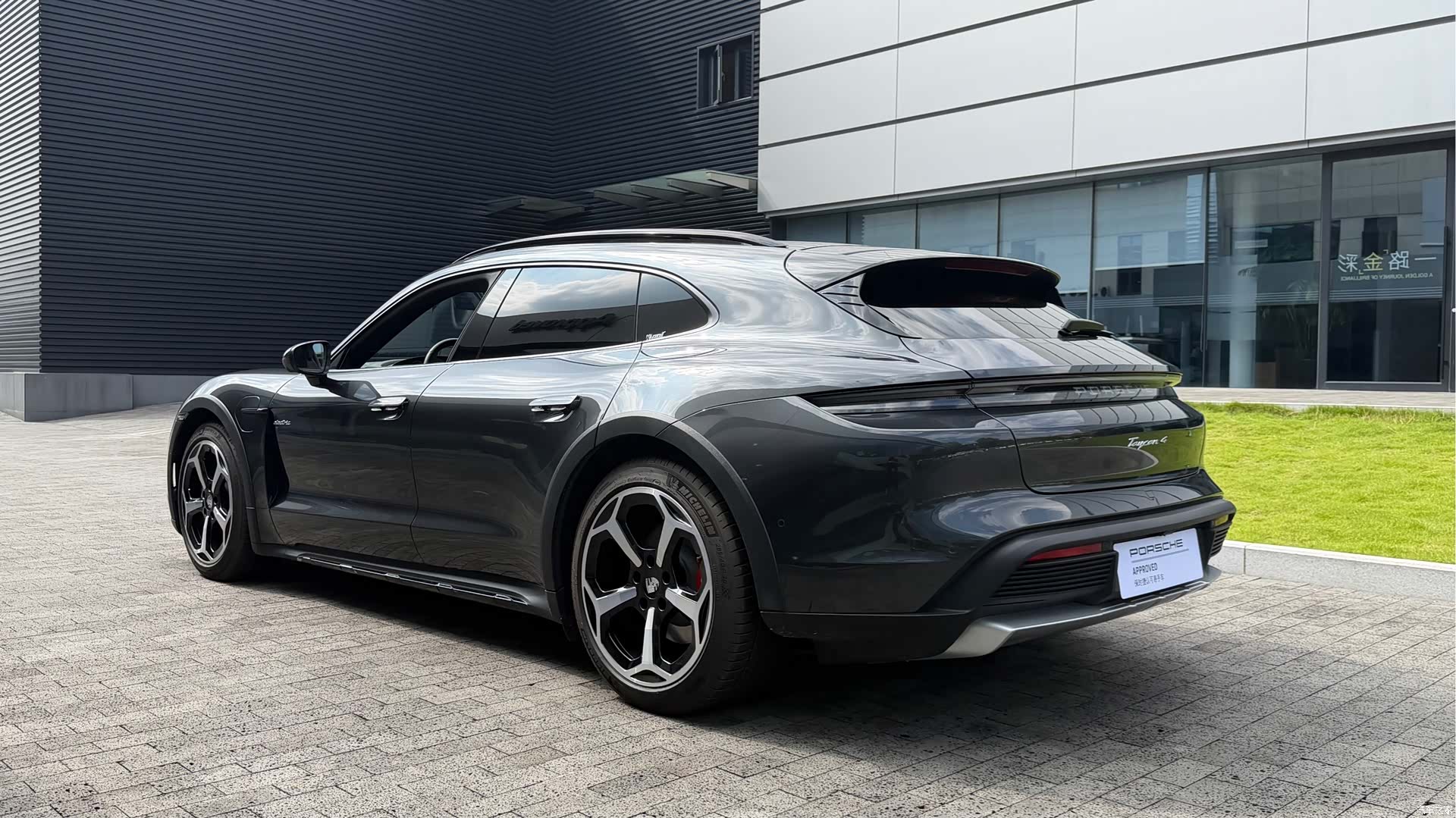 Porsche Taycan, 2024 4
