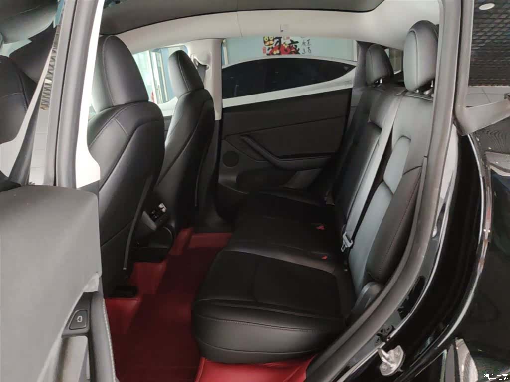 Tesla Model Y, 2024 17