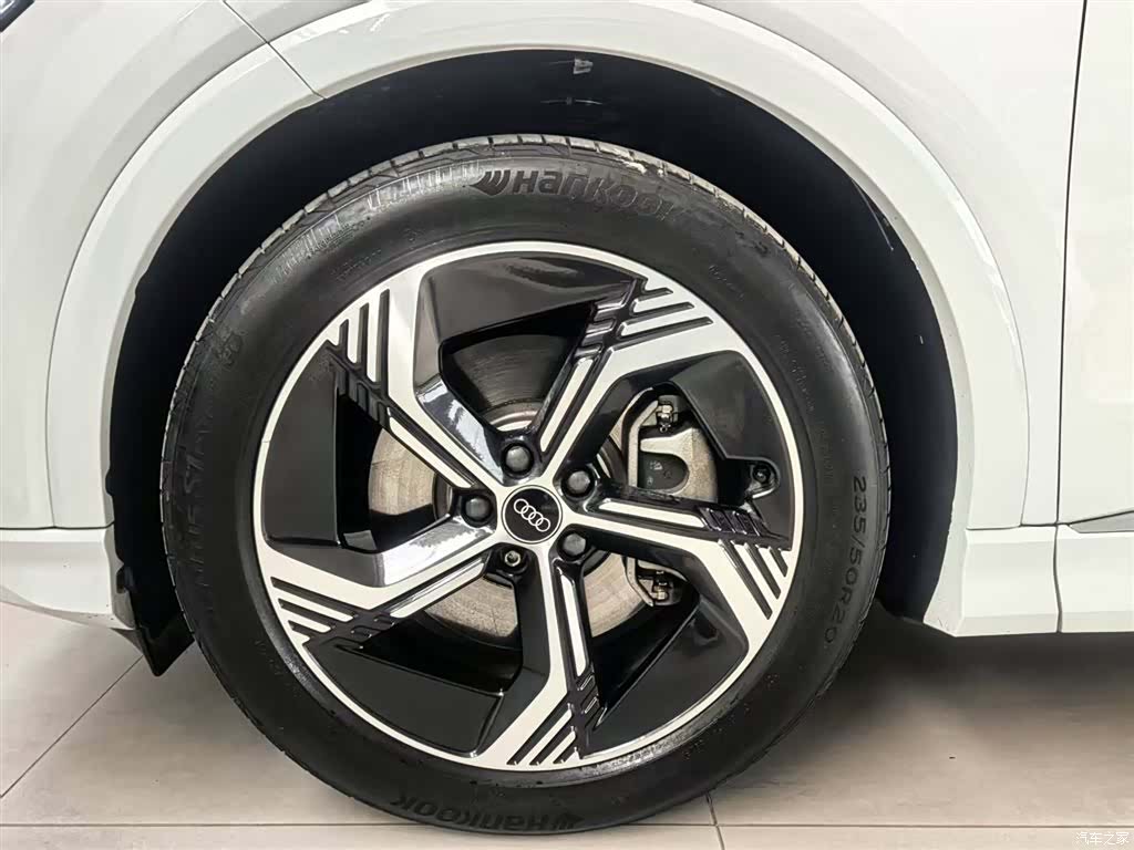 Audi Q4 e-tron, 2024 10