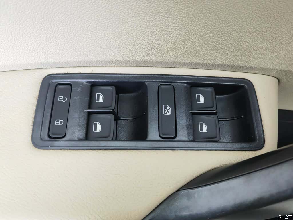 Skoda Rapid, 2015 9