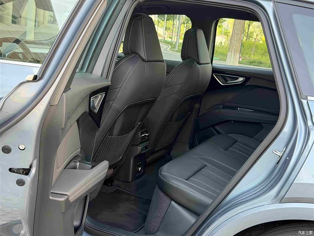 Audi Q4 e-tron, 2025 8