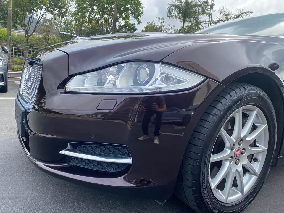 Jaguar XJ