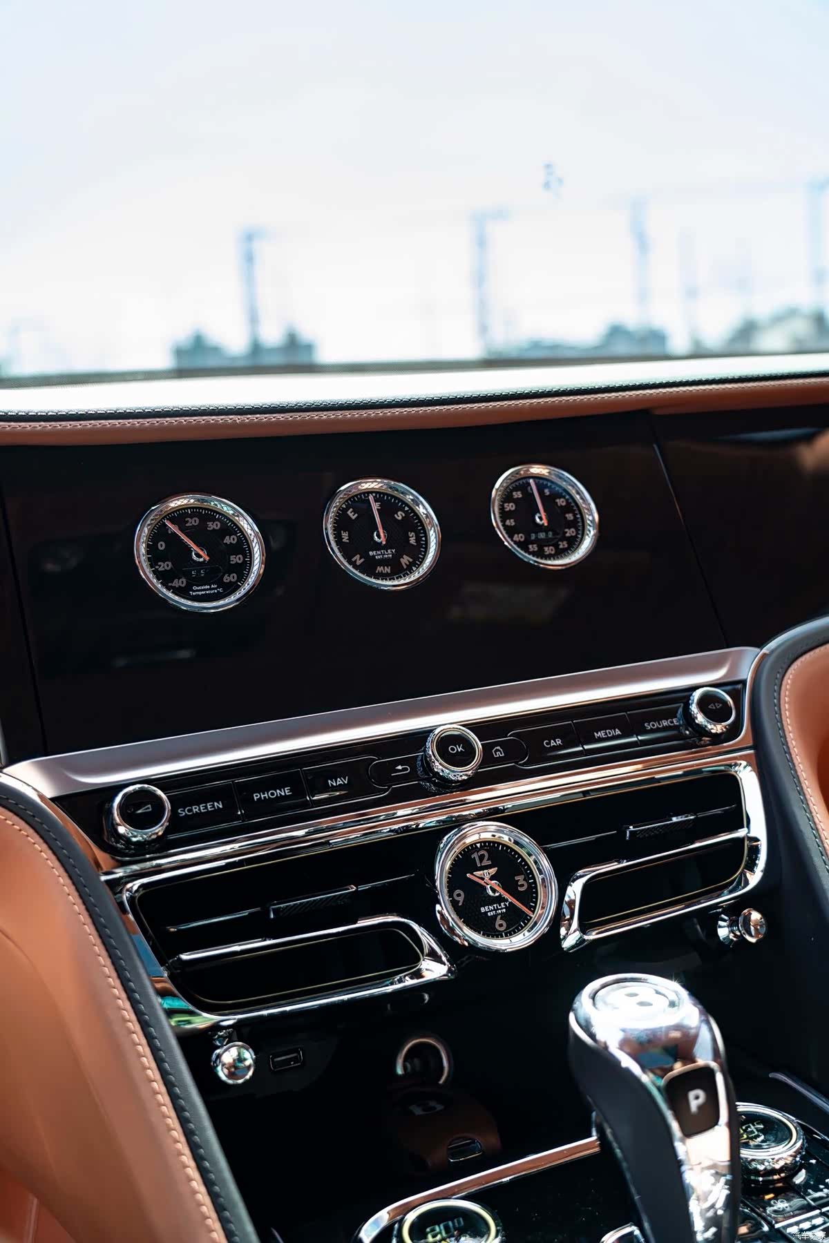 Bentley Flying Spur, 2024 13