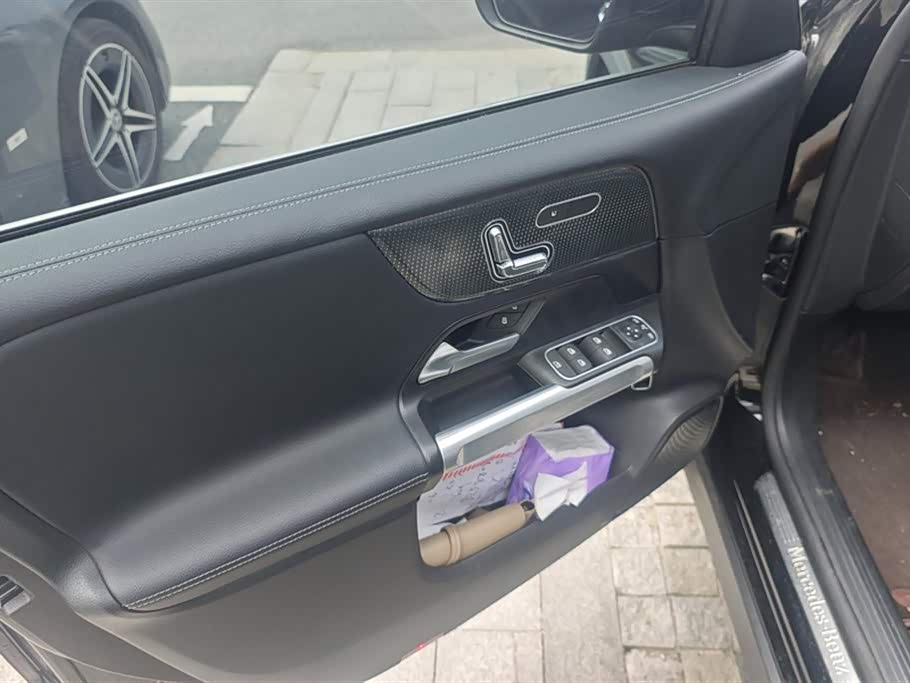 Mercedes-Benz GLB Mercedes-Benz GLB