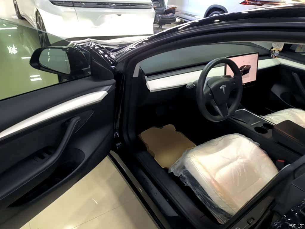 Tesla Model 3, 2023 16