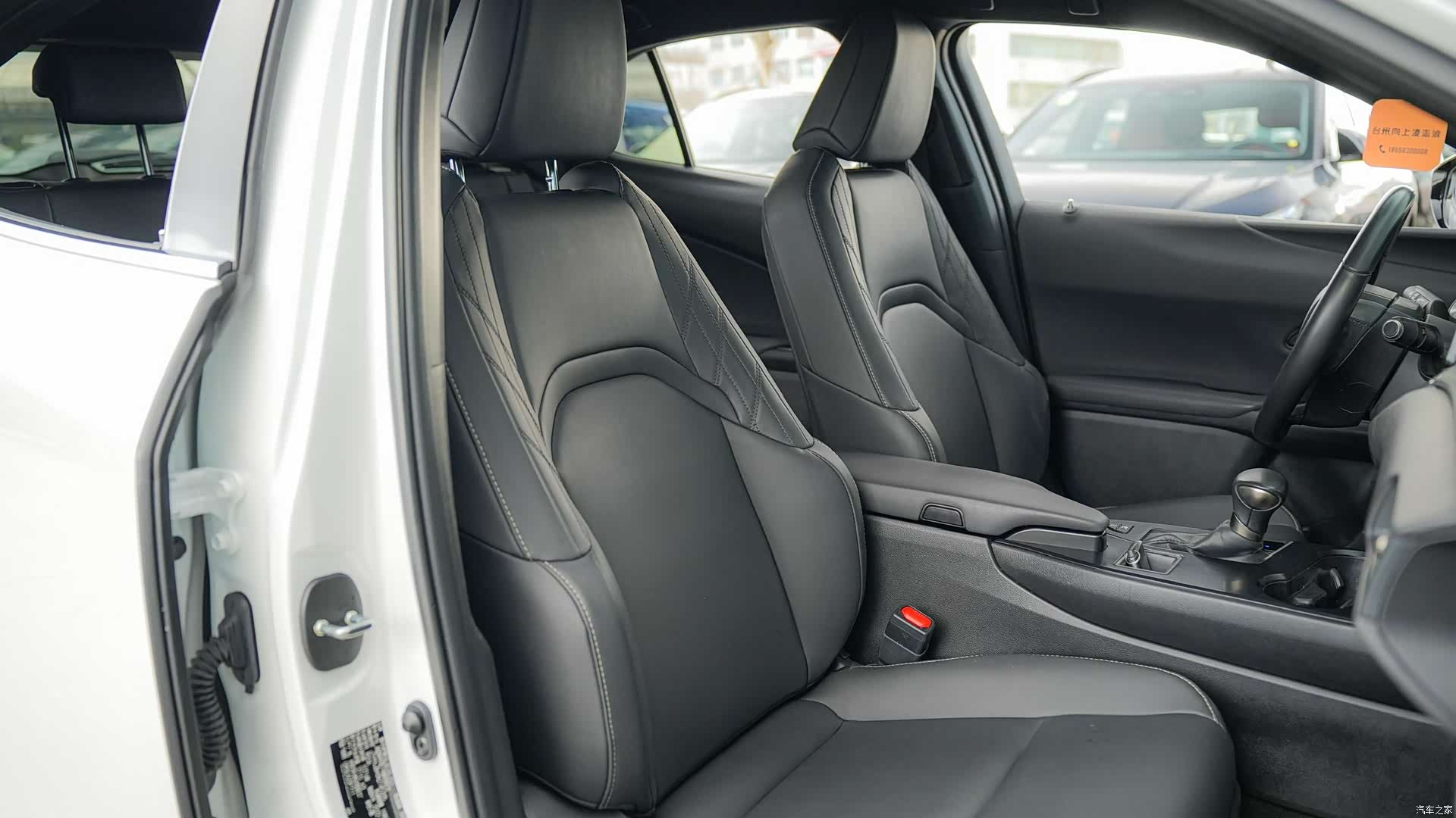 Lexus UX, 2023 12