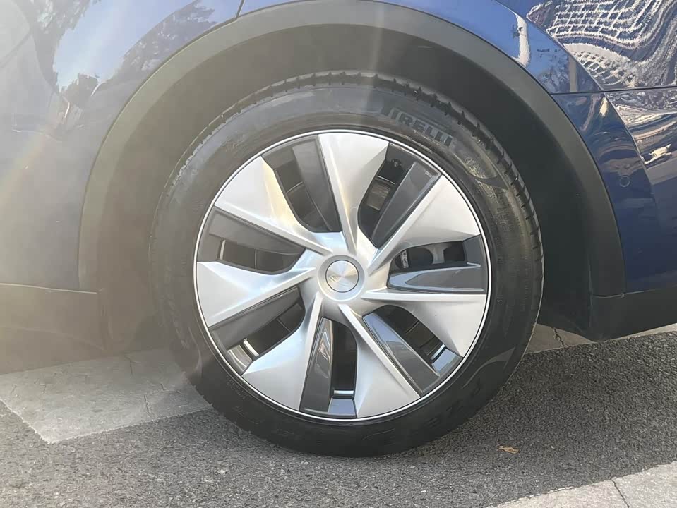 Tesla Model Y Tesla Model Y