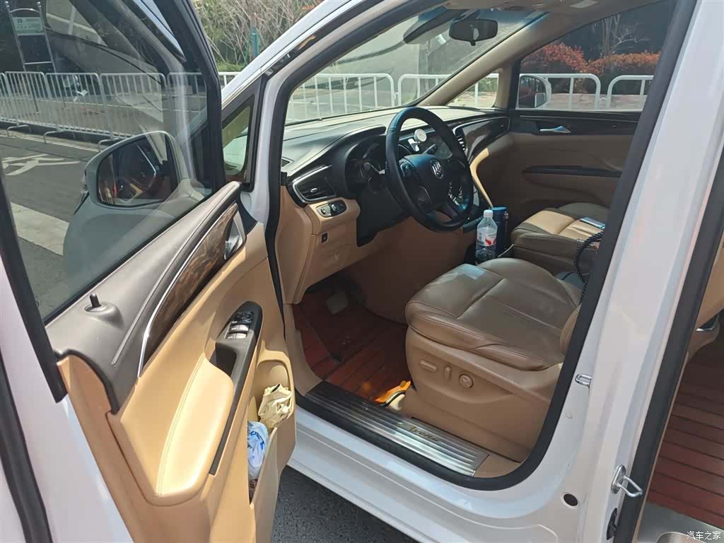 Buick GL8, 2018 14
