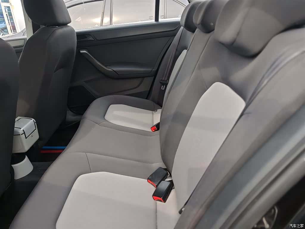 Skoda Rapid, 2015 17