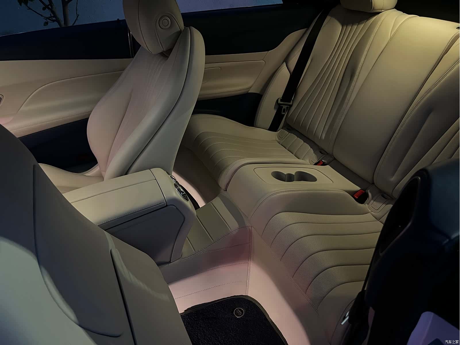 Mercedes-Benz E-Class, 2021 27