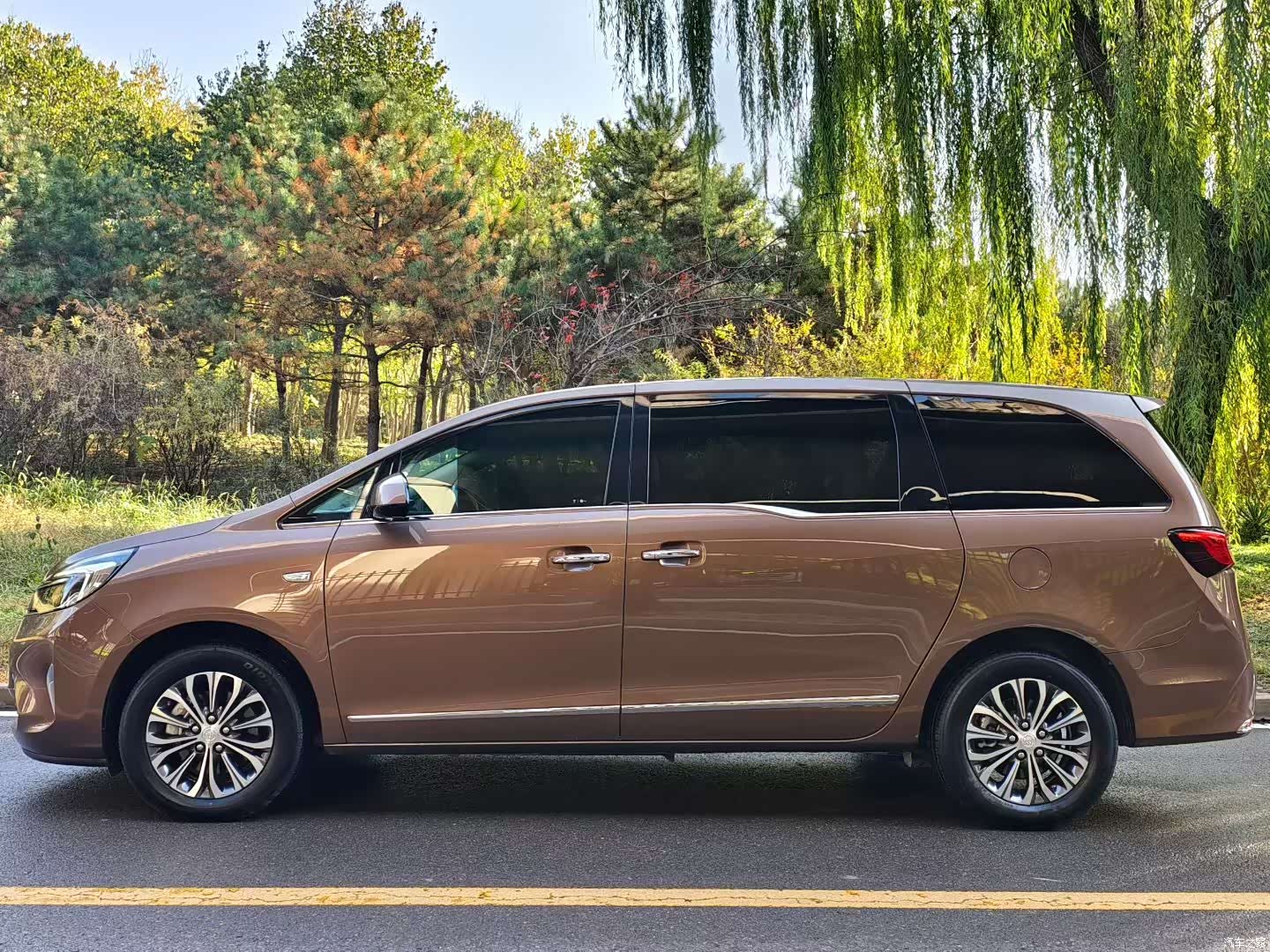 Buick GL8, 2022 3