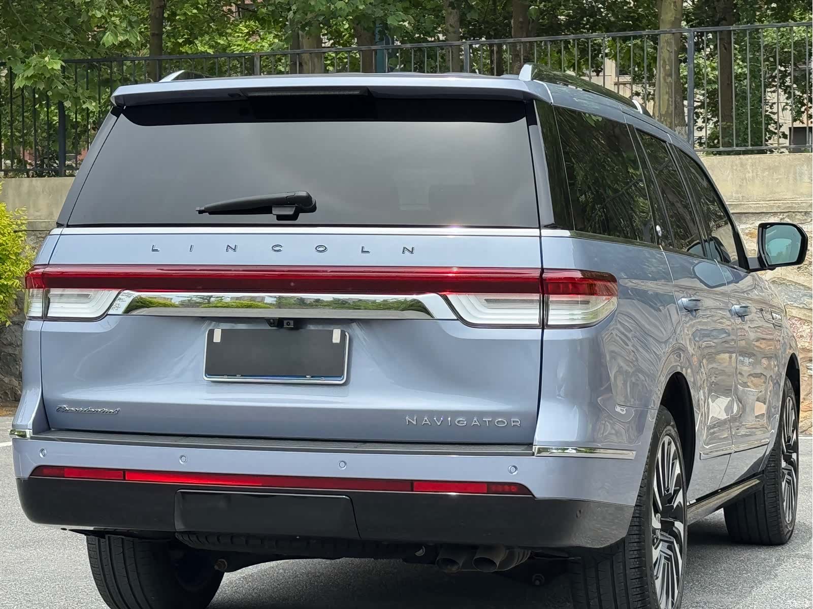 Lincoln Navigator, 2023 все фото