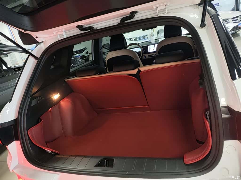 Geely Icon, 2024 19