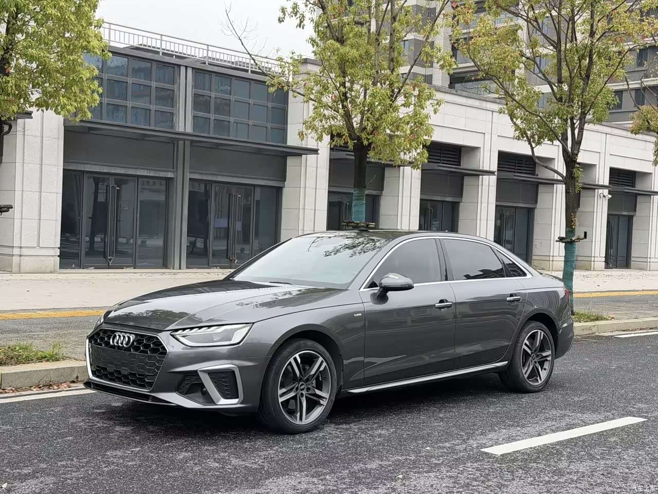 Audi A4L, 2023 1