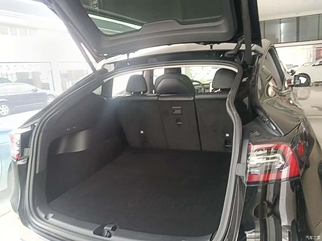 Tesla Model Y, 2022 19
