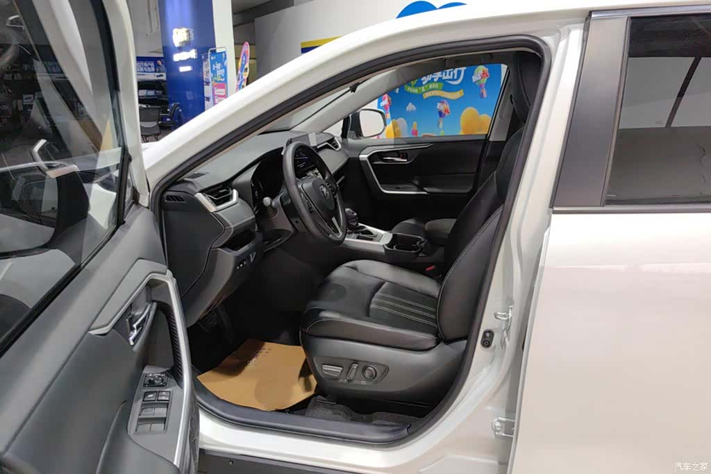 Toyota RAV4, 2023 9