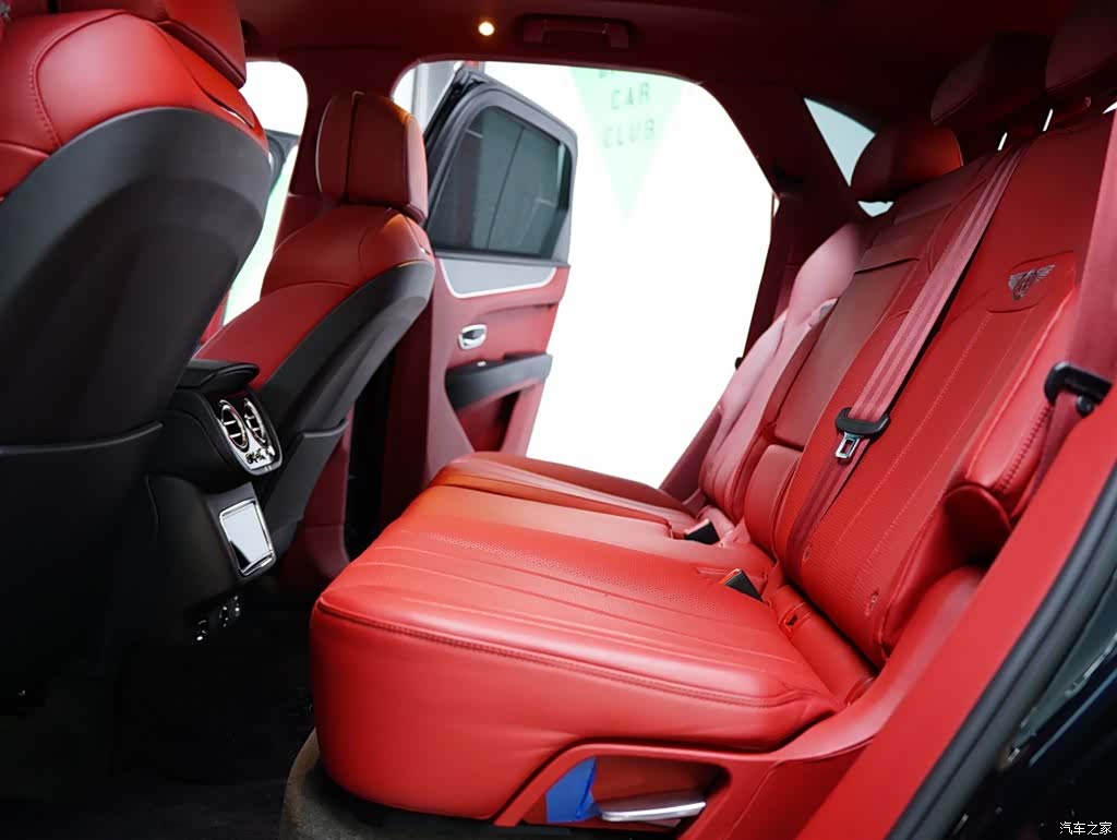 Bentley Bentayga, 2021 38