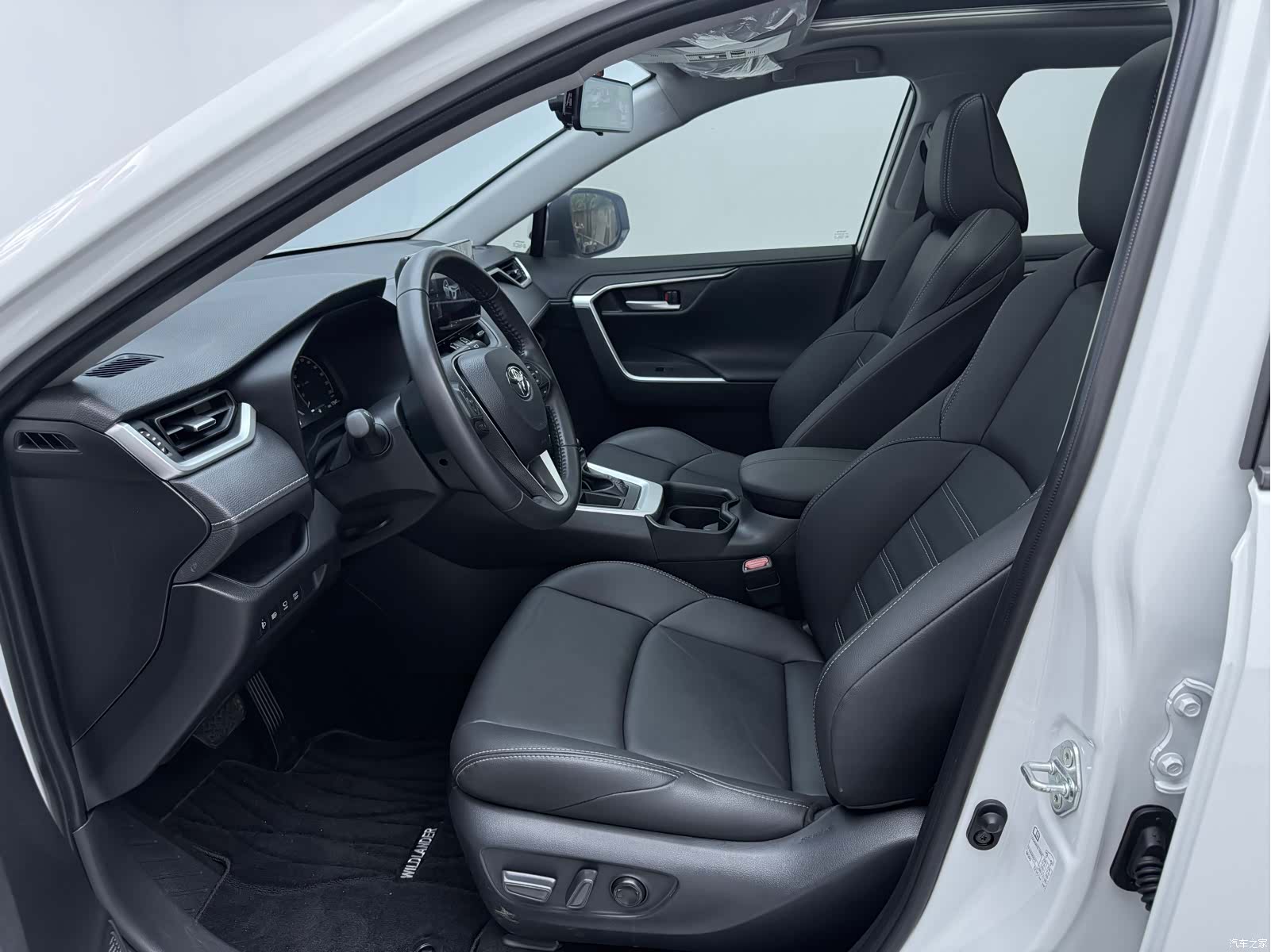 Toyota Wildlander, 2024 12