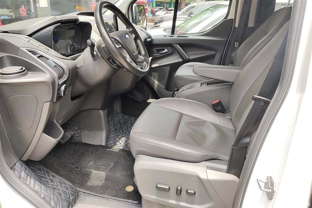 Ford Tourneo, 2019 9