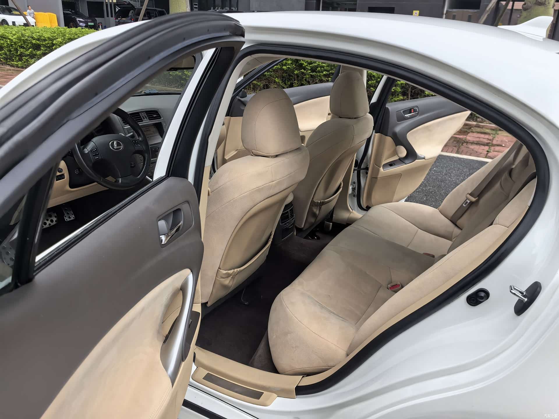 Lexus IS, 2010 11