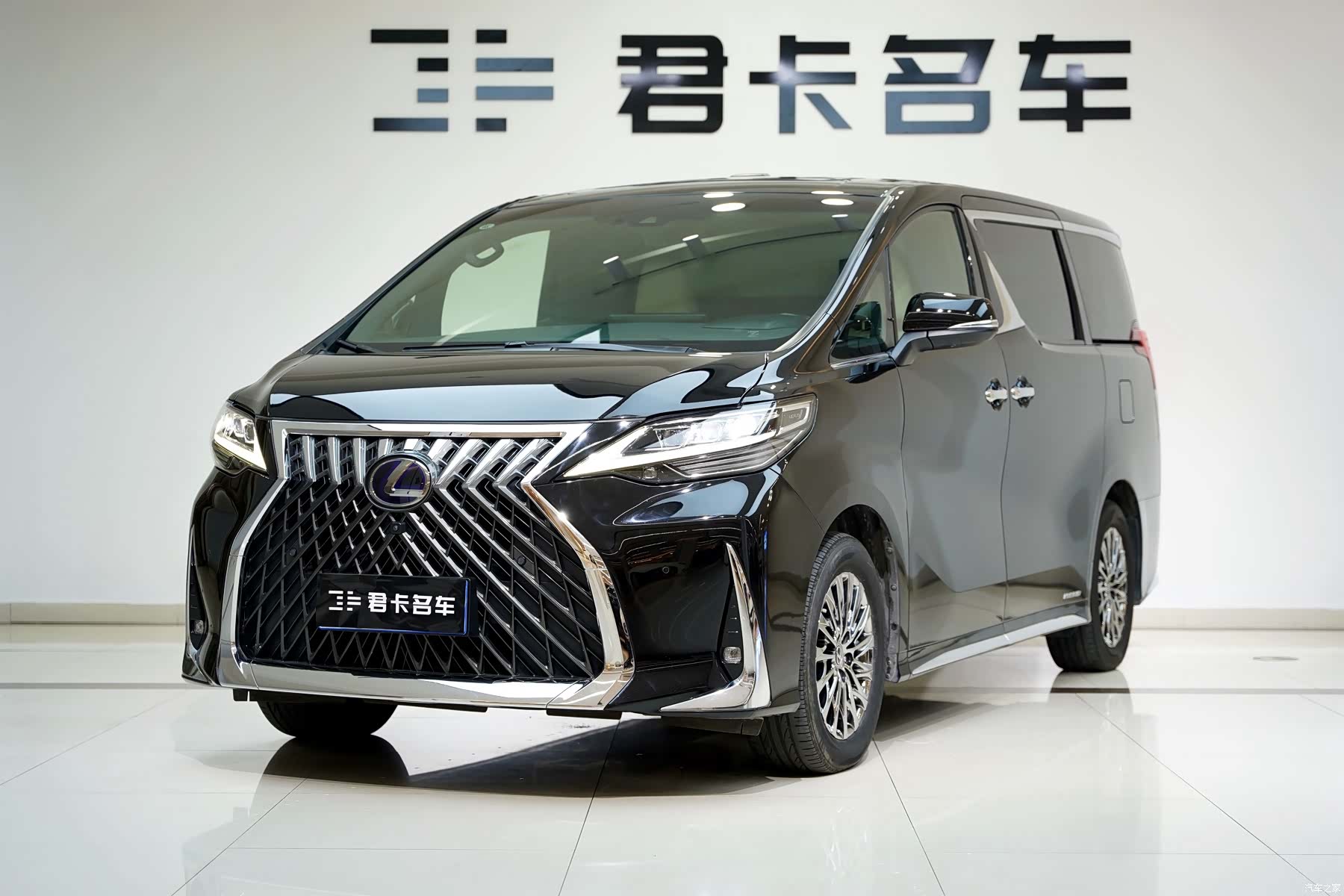 Lexus LM, 2022 1
