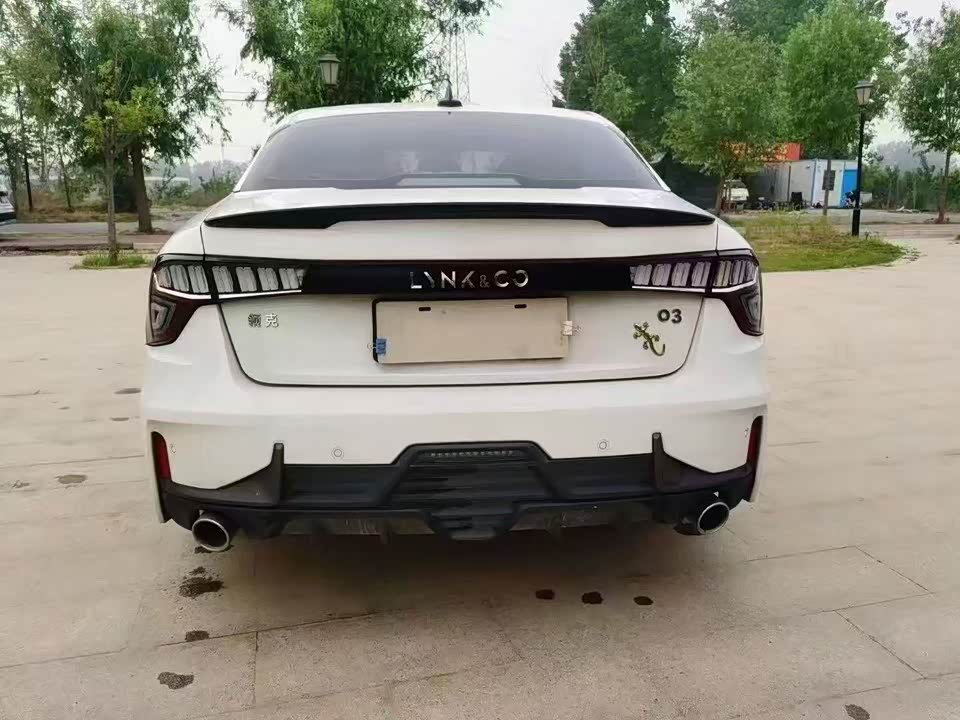 Lynk & Co 03