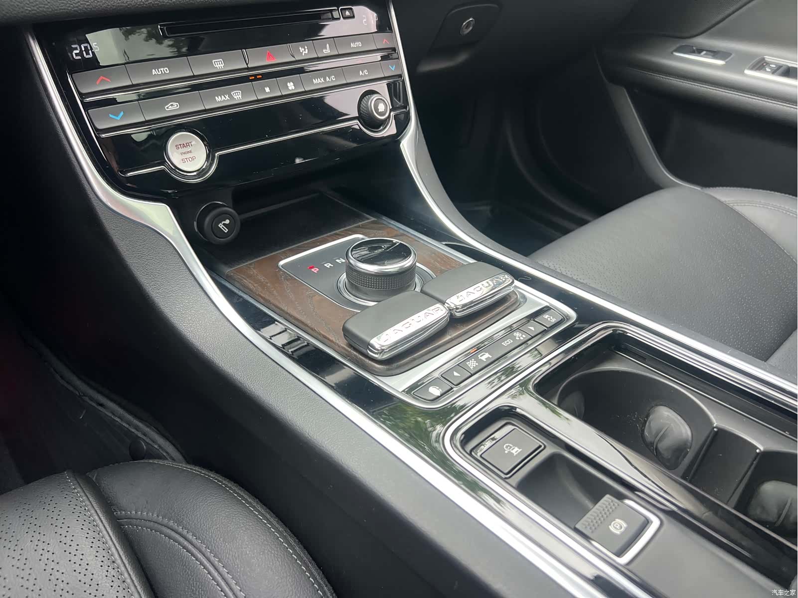 Land Rover XFL, 2018 12