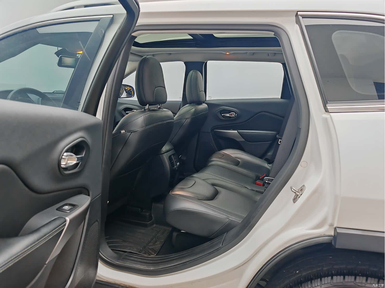 Jeep Cherokee, 2021 17