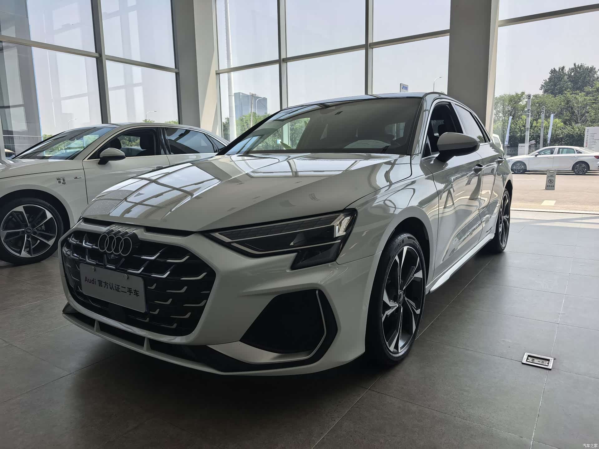 Audi Flying Spur, 2025 1