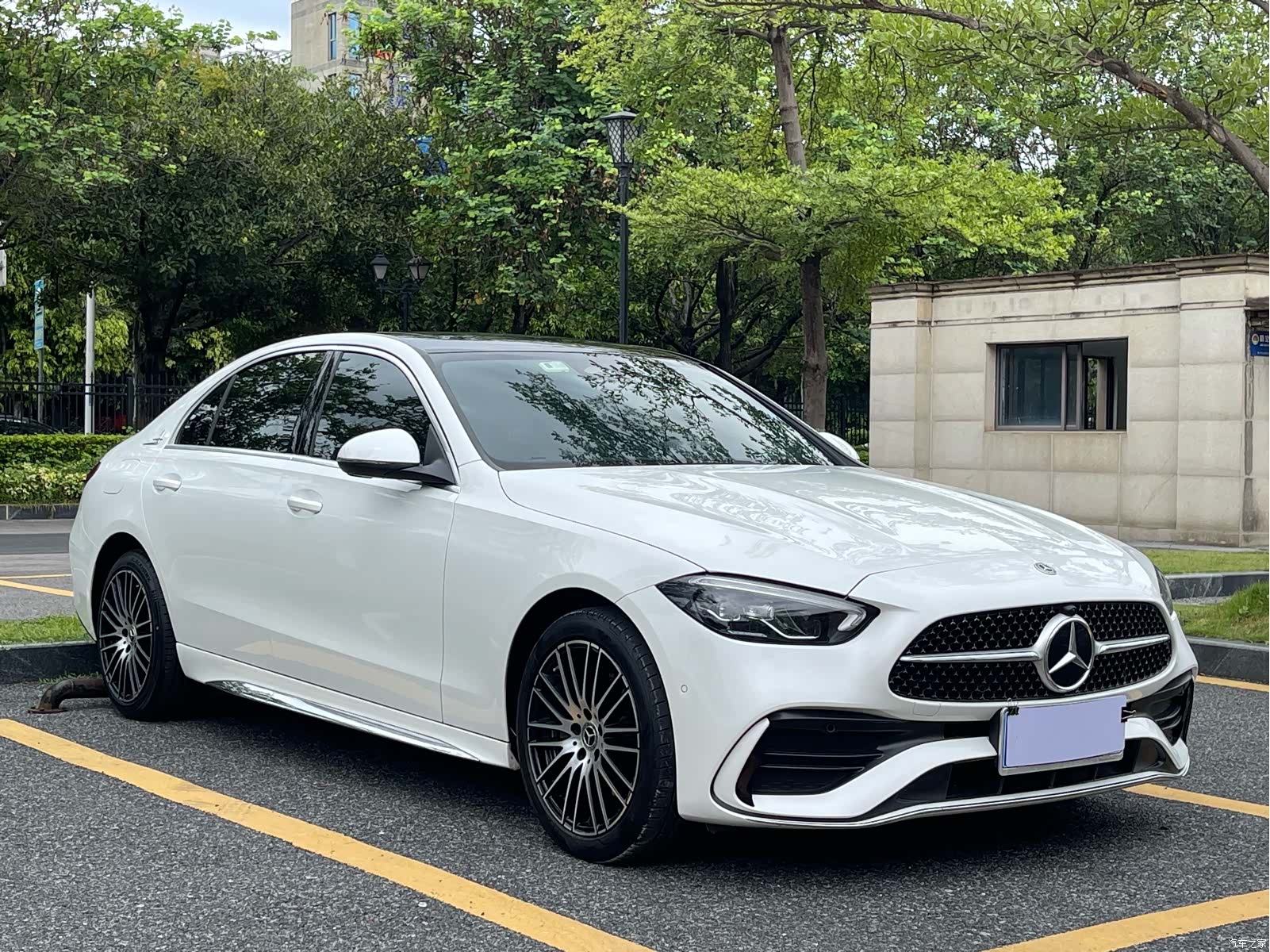 Mercedes-Benz C-Class, 2023 3