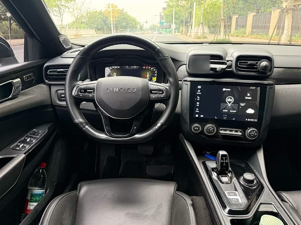 Lynk & Co 03