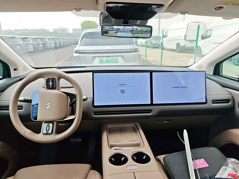 Li Auto i8, 2025 7