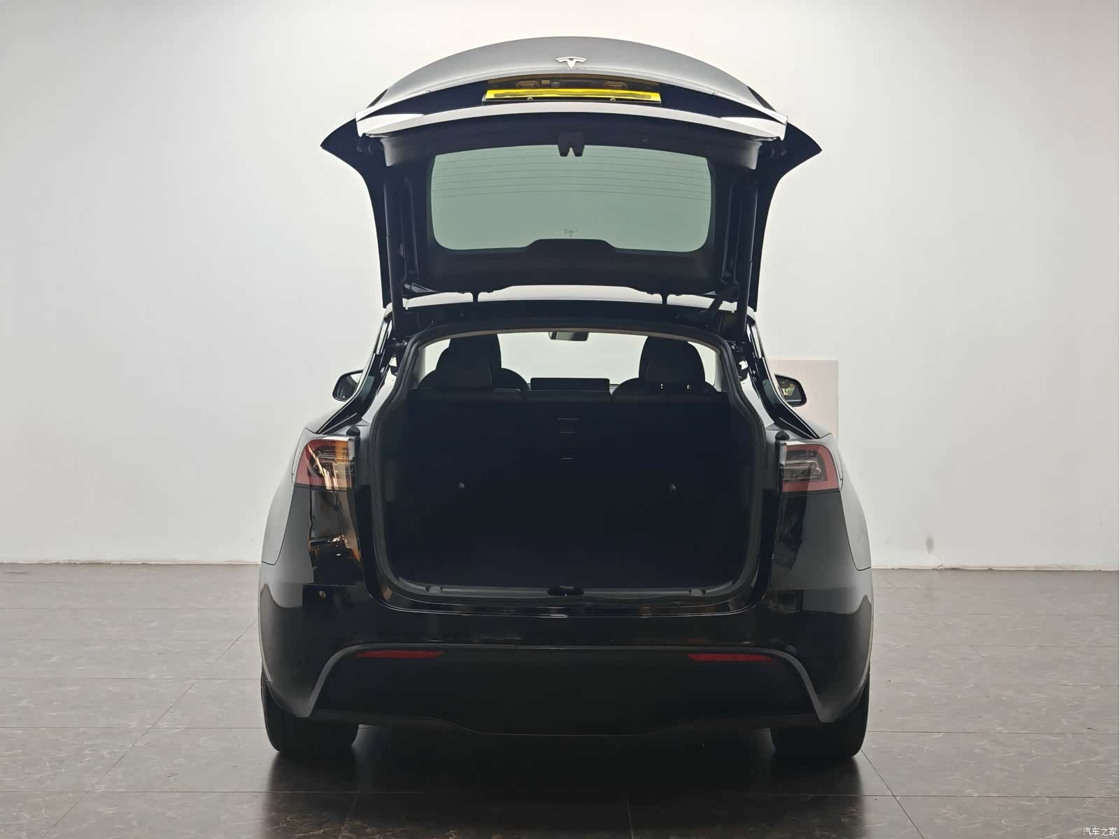 Tesla Model Y, 2023 13