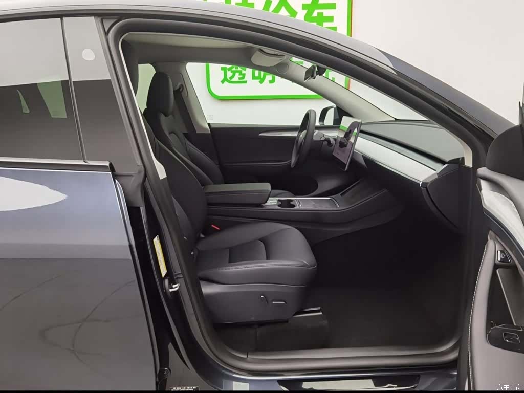 Tesla Model Y, 2024 23