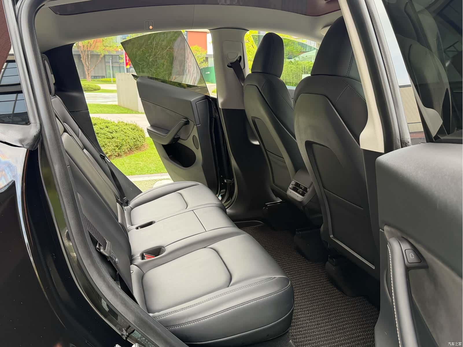 Tesla Model Y, 2024 9