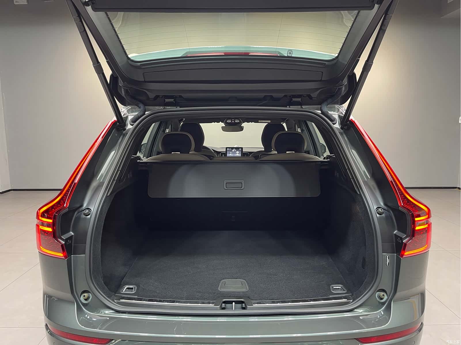 Volvo XC60, 2025 32
