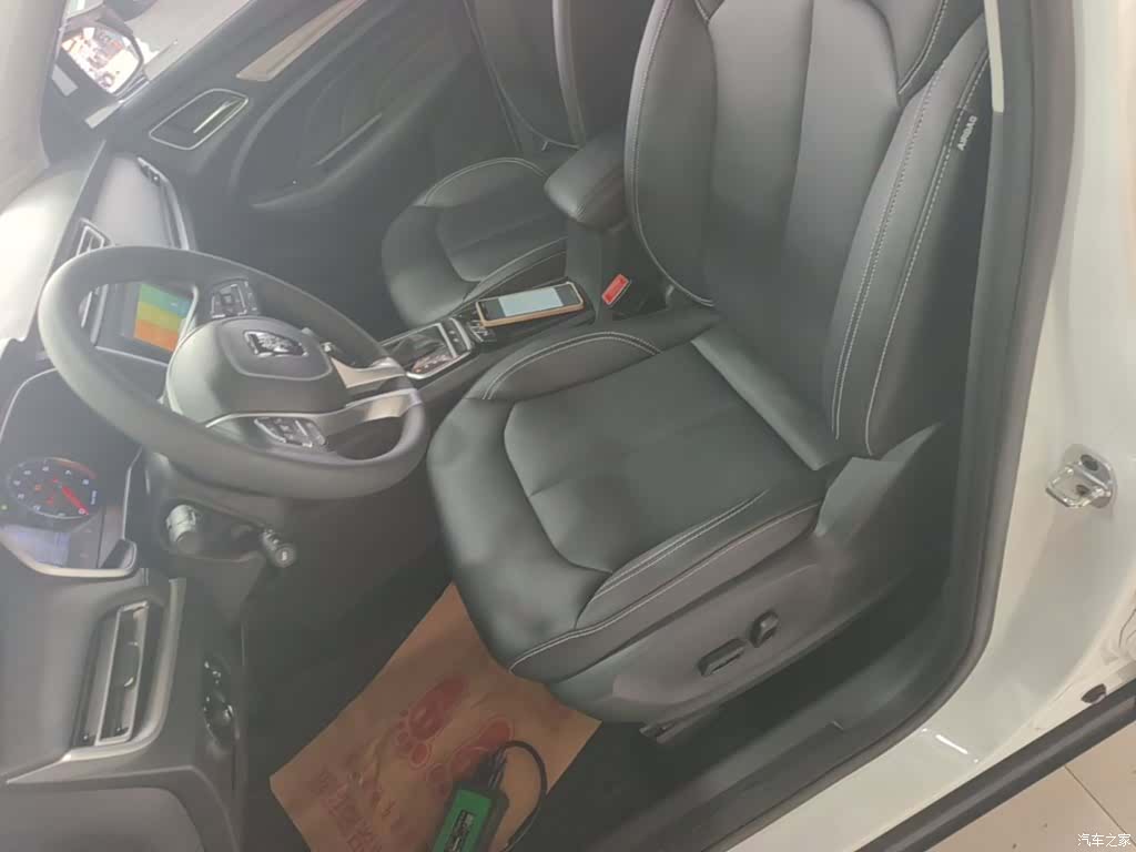 Roewe RX3, 2019 15