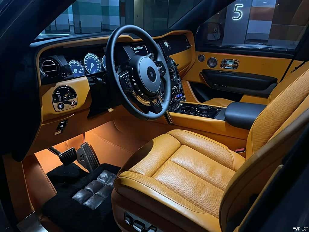 Rolls-Royce Cullinan, 2023 3