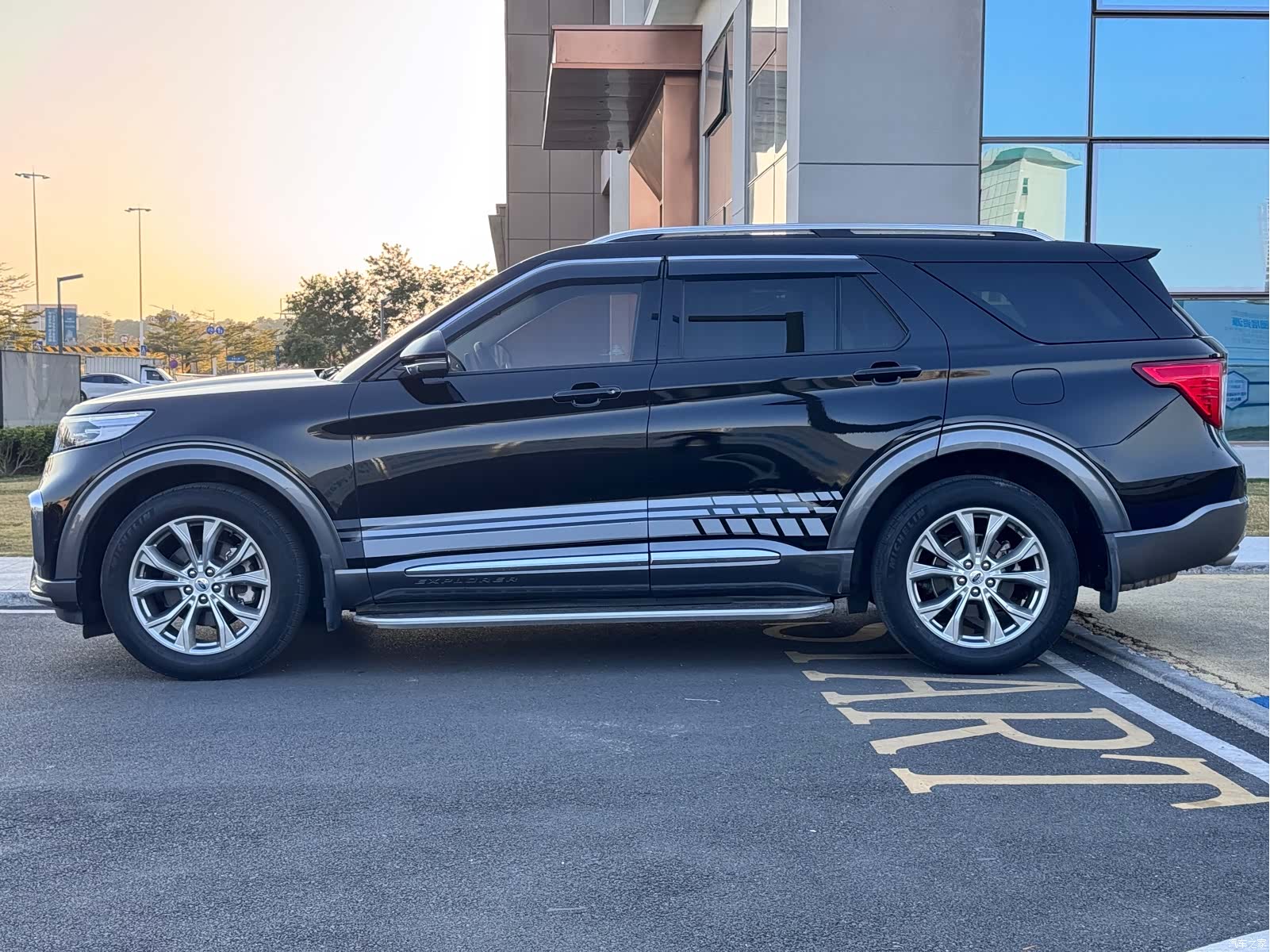 Ford Explorer, 2022 4