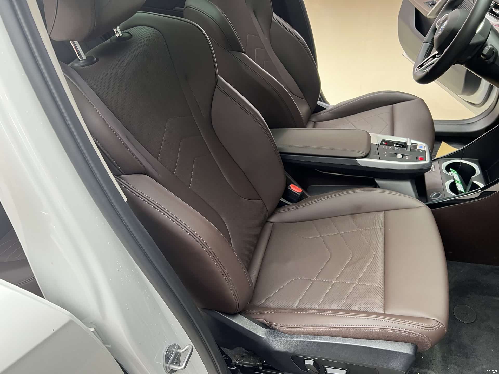 BMW iX1, 2024 22