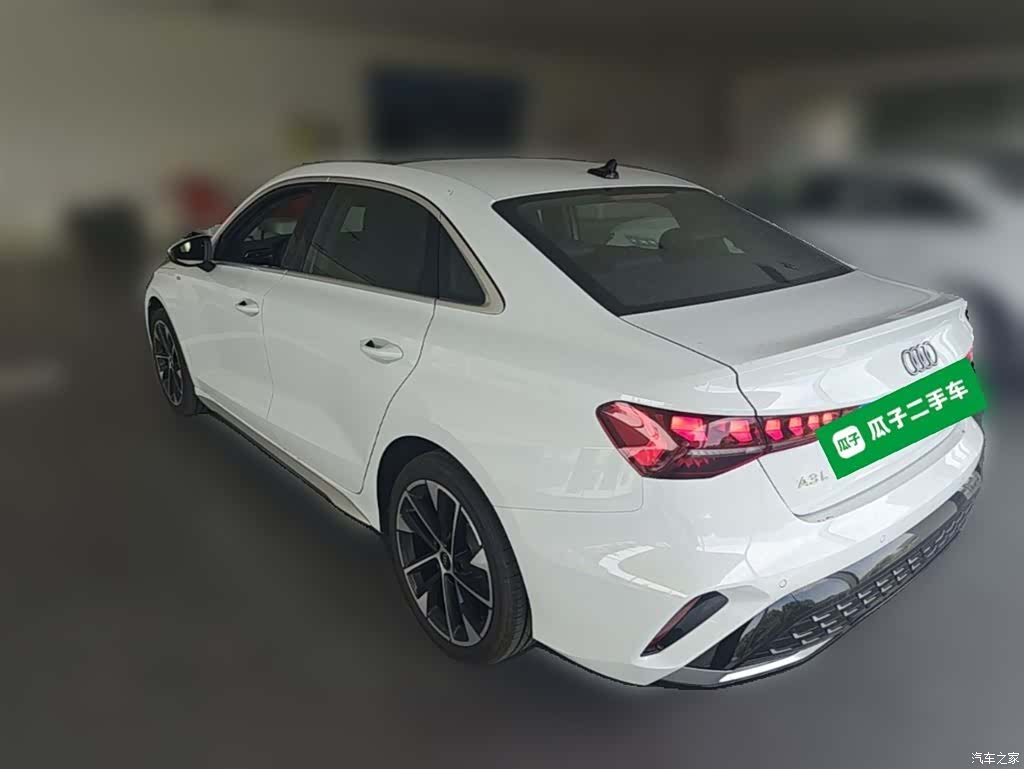 Audi Flying Spur, 2025 9
