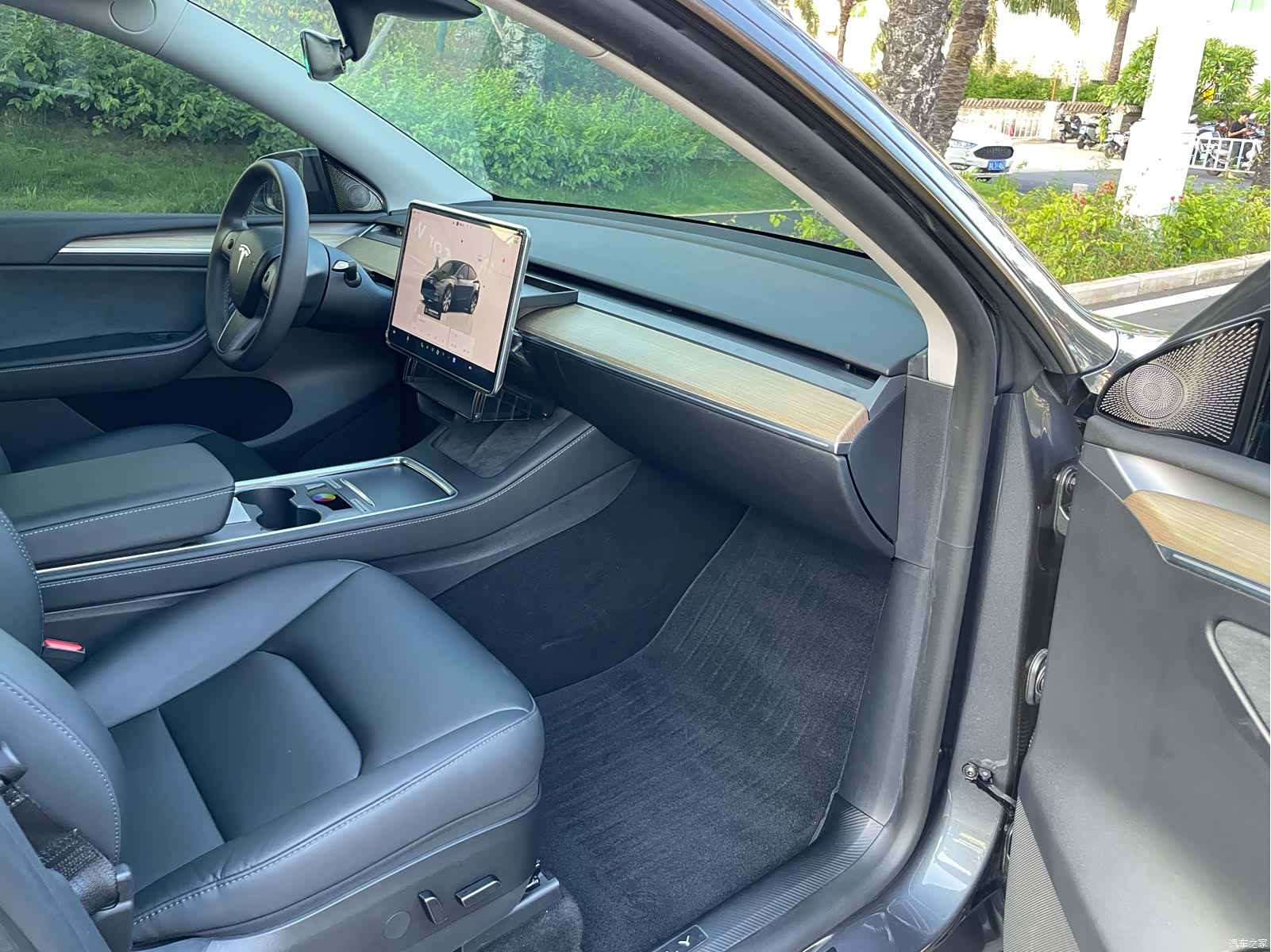 Tesla Model Y, 2023 15