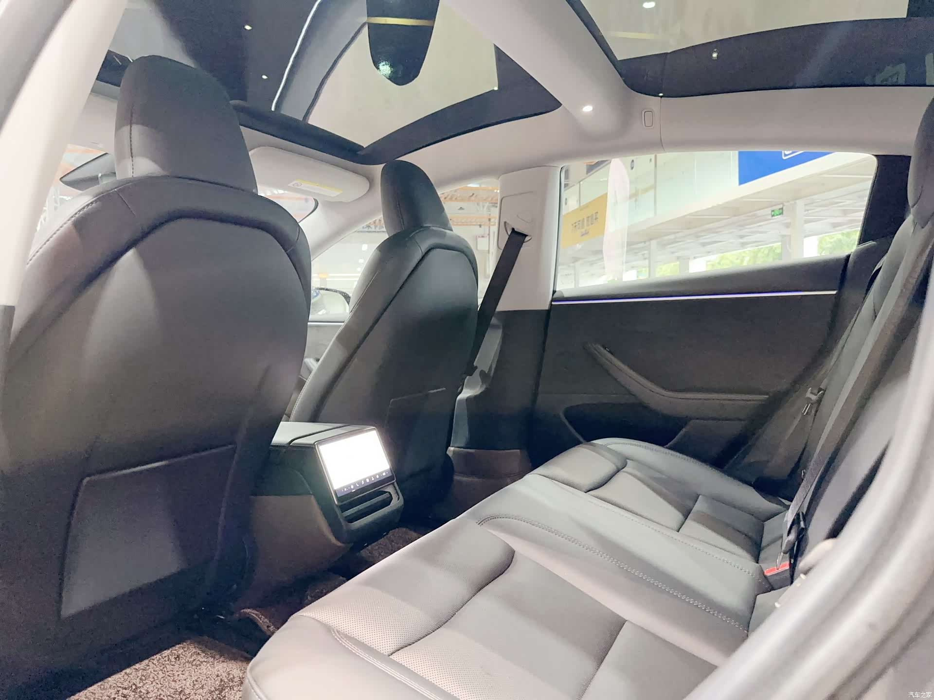 Tesla Model 3, 2024 12