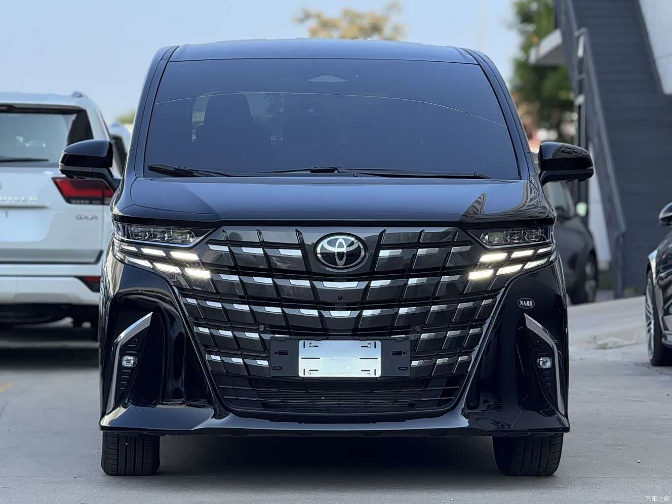 Toyota Alphard, 1900 2