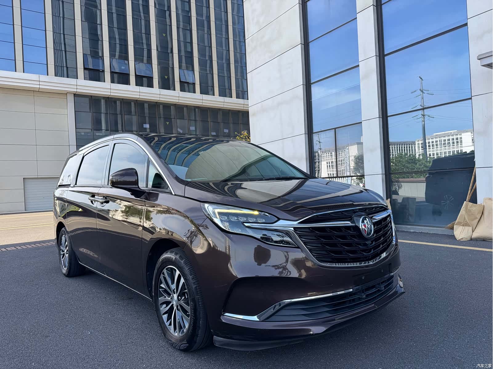 Buick GL8, 2021 3