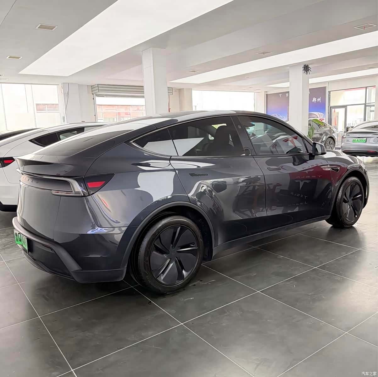 Tesla Model Y, 2025 4