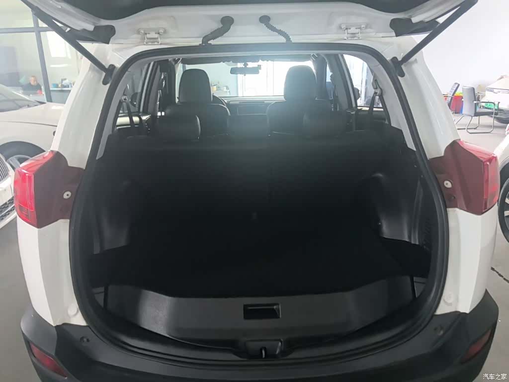 Toyota RAV4, 2014 19