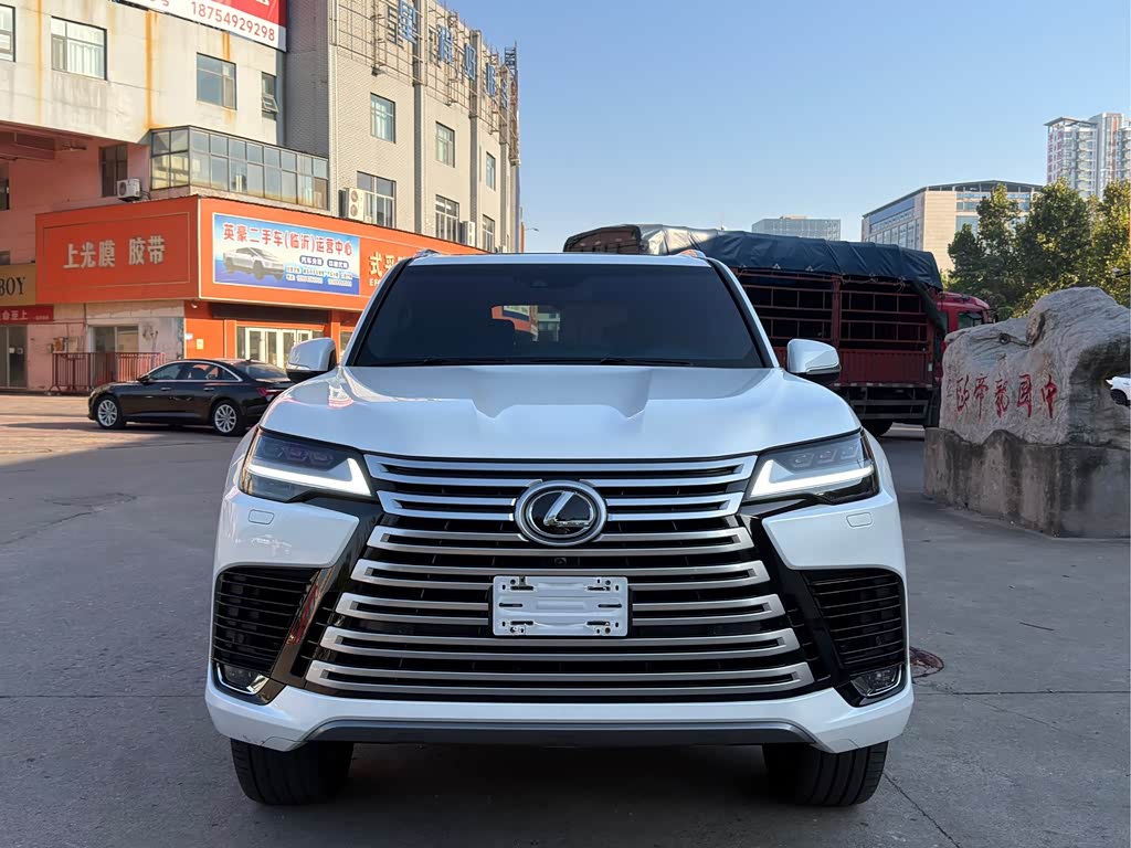 Lexus LX