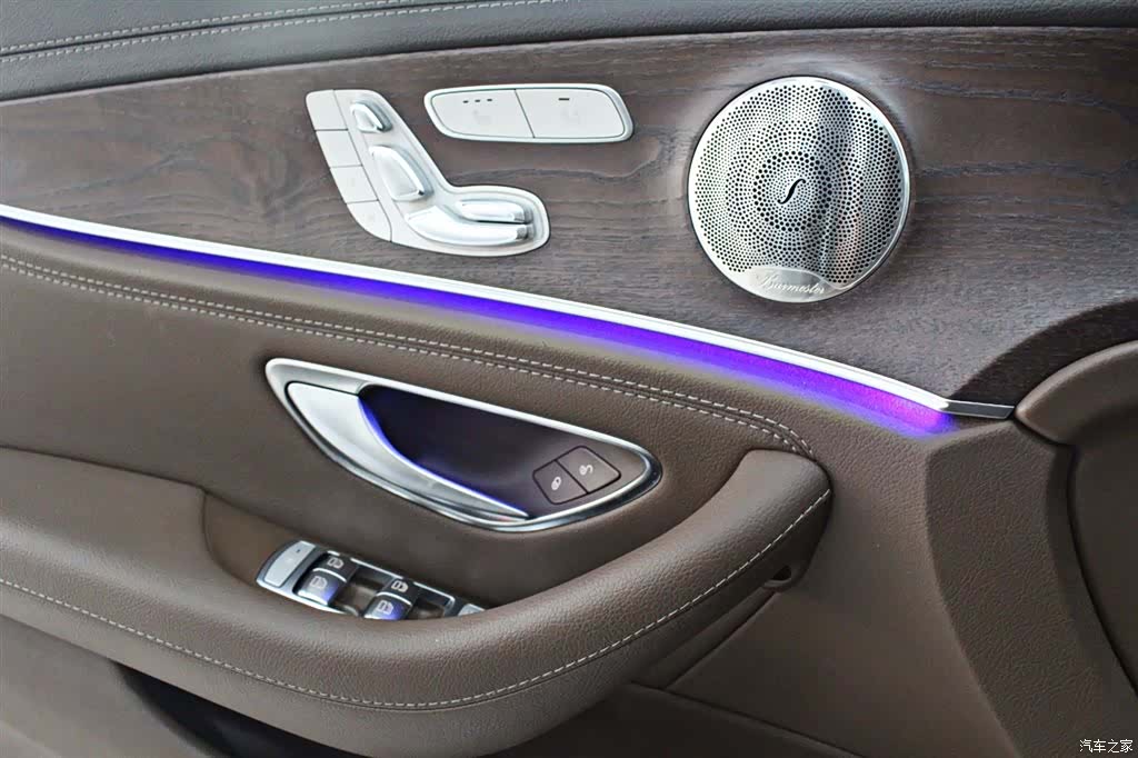 Mercedes-Benz E-Class, 2023 4
