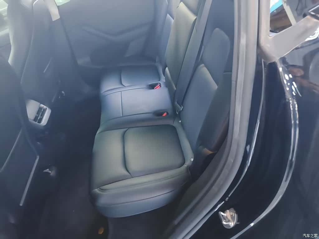 Tesla Model Y, 2023 17